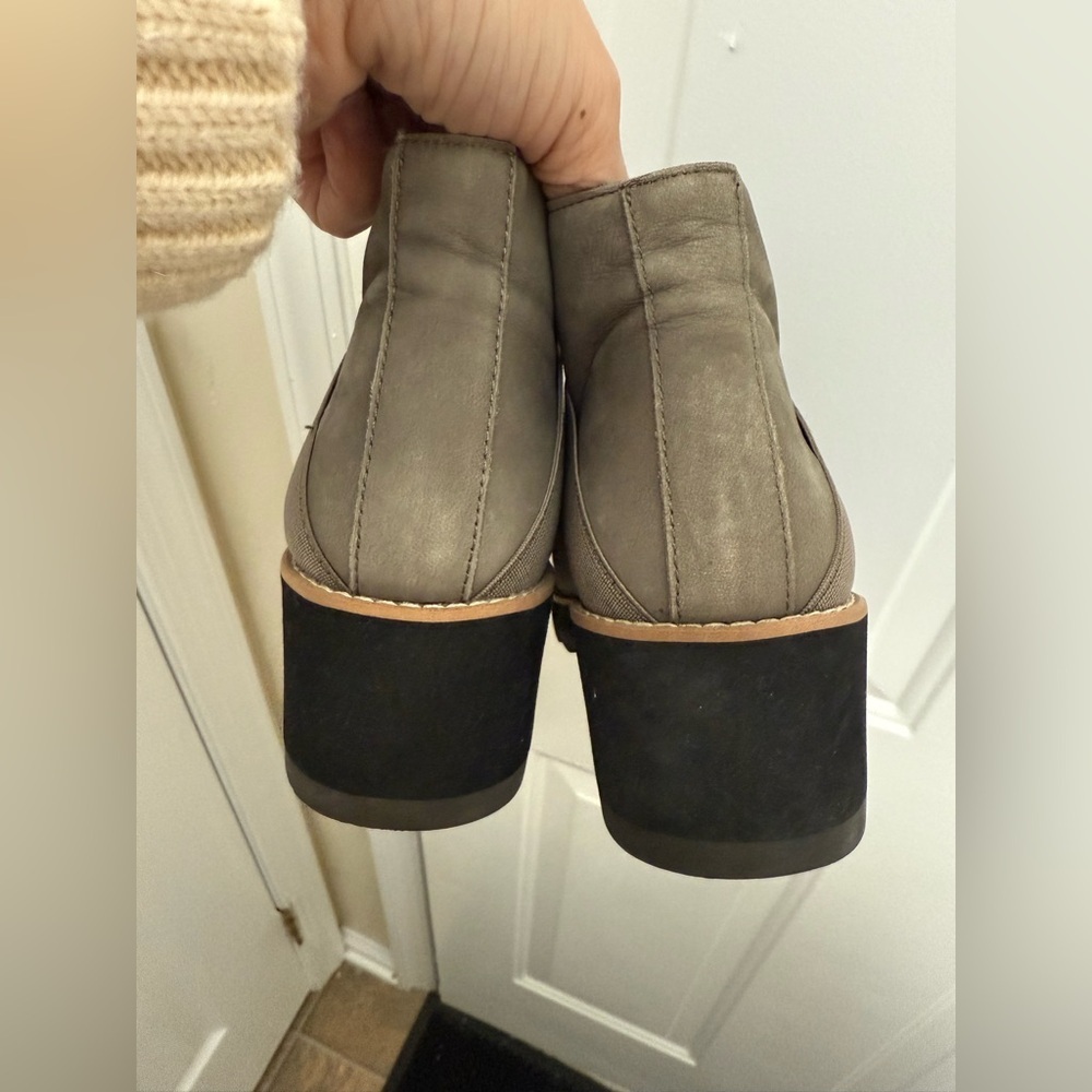 GUC Eileen Fisher Lark Gray Wedge Heel Booties Size 8 Leather Upper - Picture 9 of 10